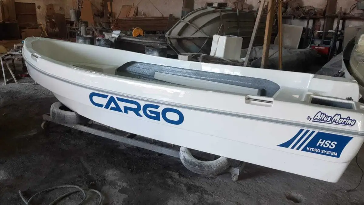 Cargo 520 con Honda BF40 y consola central
